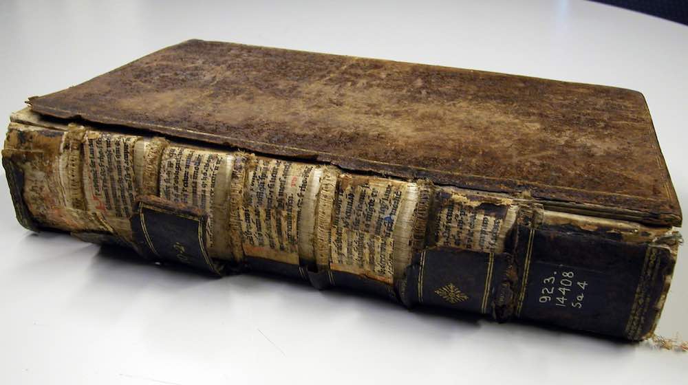 Hiding in the Binding — Fragments in Rare Book Collections at HMML