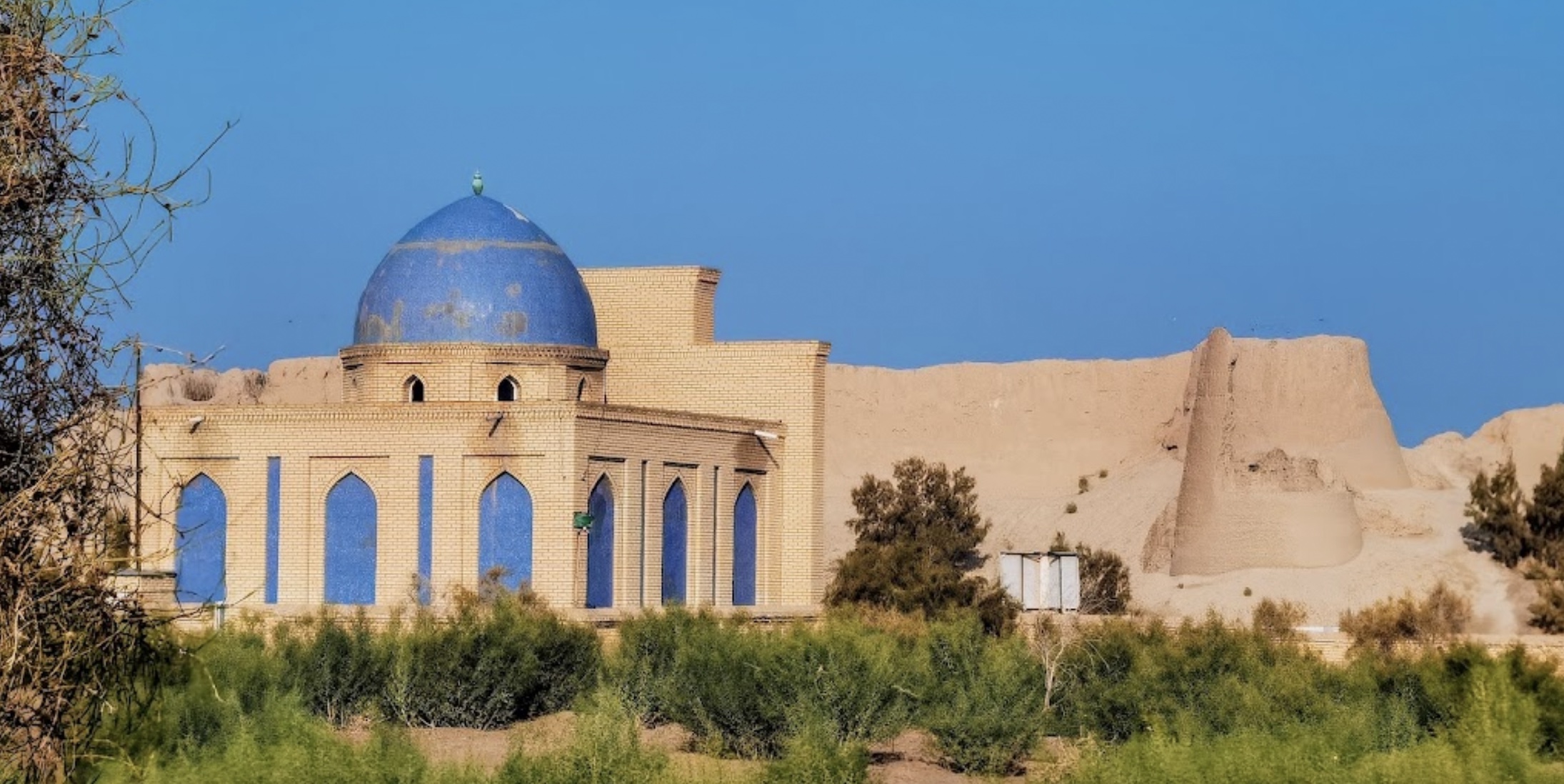 A shrine built in honor of al-Zamakhsharī